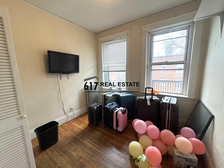 Building Photo - 11 Euston St