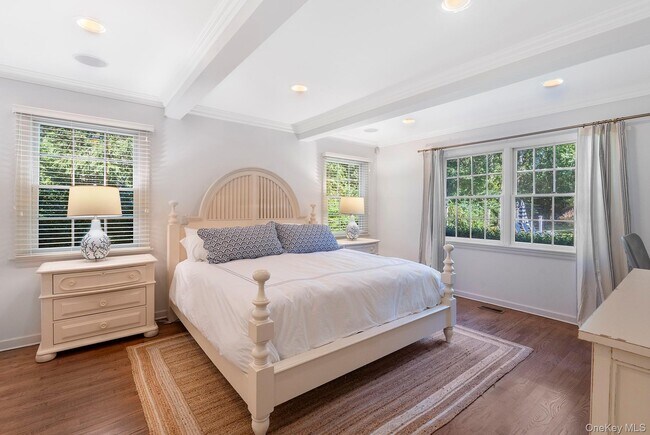 Building Photo - 44 Midhampton Ave