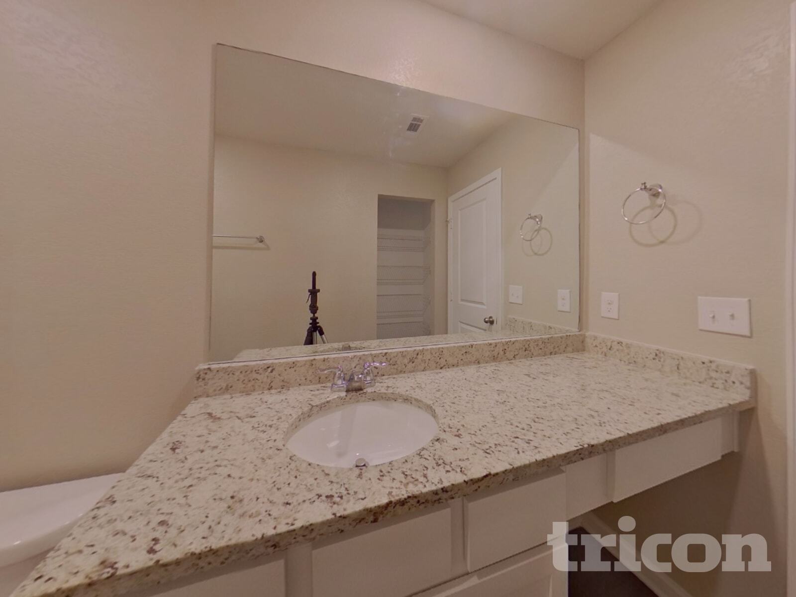 Building Photo - 1392 Deutz Dr