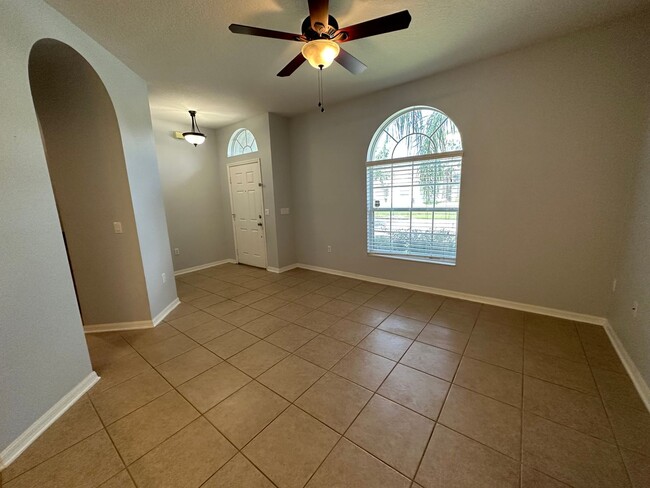 Building Photo - Beautiful 3 bedroom, 2 bath home in the he...