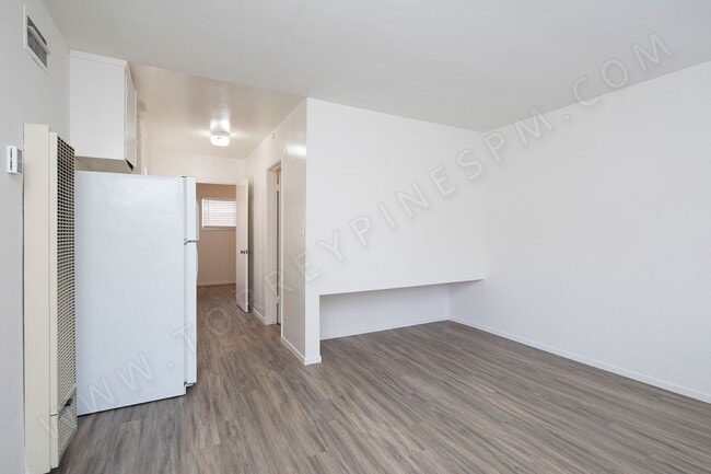 Building Photo - *OPEN HOUSE: 9/27 10-11AM* Cottage with As...