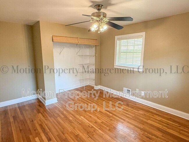 Building Photo - 2502 Little John Trail SE