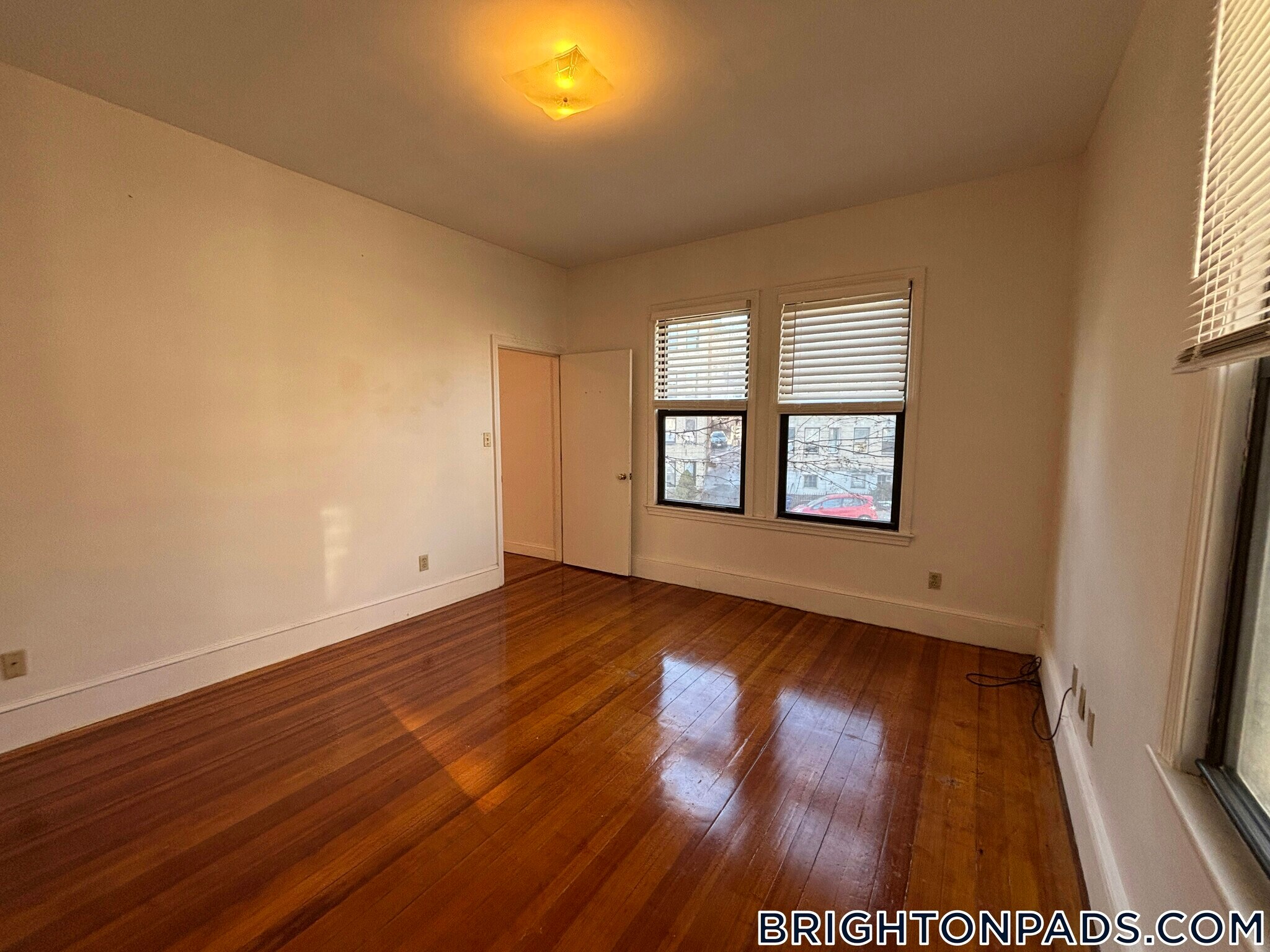 Building Photo - 163 Strathmore Rd