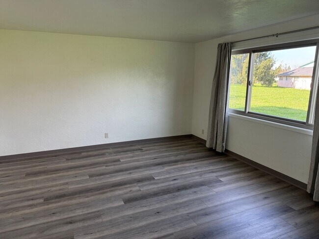 Building Photo - Updated 2 bedroom 1.5 bathroom duplex!