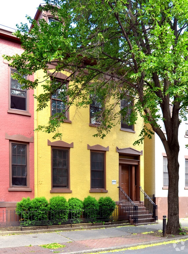 Building Photo - Historic Pastures Mansions