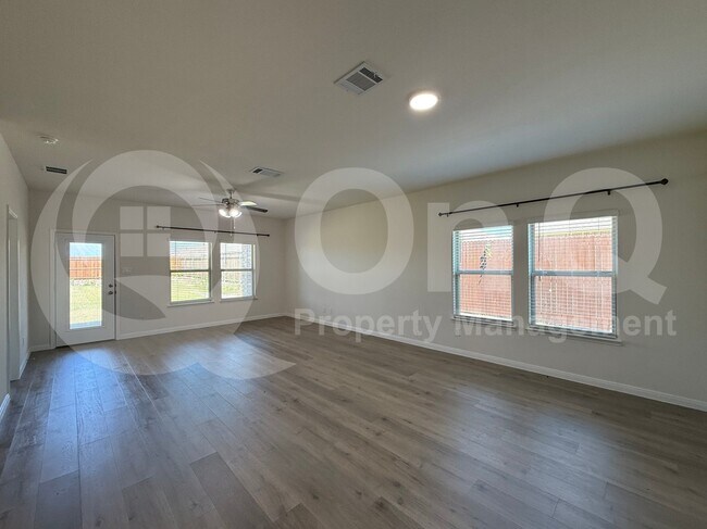 Building Photo - 1400 Colonial Bluff Ln