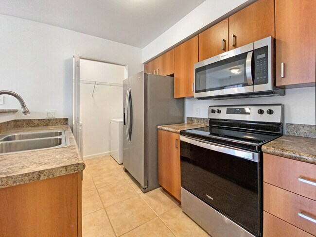 Building Photo - 1345 Crystal Way