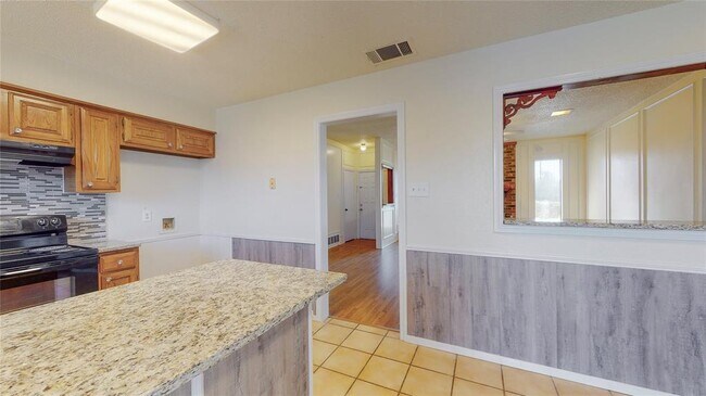 Building Photo - 918 Summer Trail