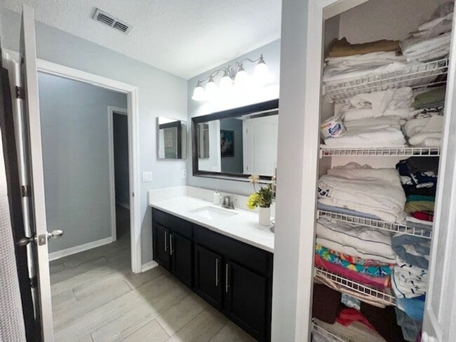 Building Photo - Amazing 4x2 in Lake Nona!! Gated Nona Crest! All tile flooring!! 2 car garage!