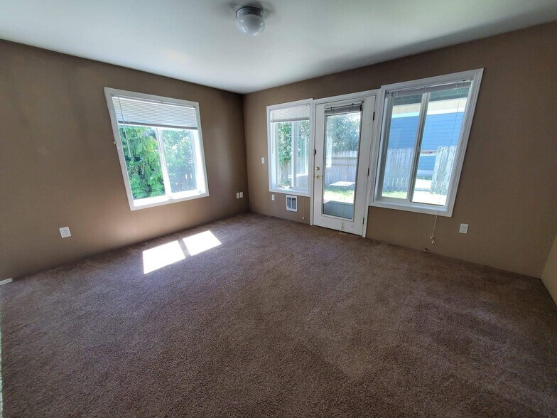 Living Room - 1724 Texas St