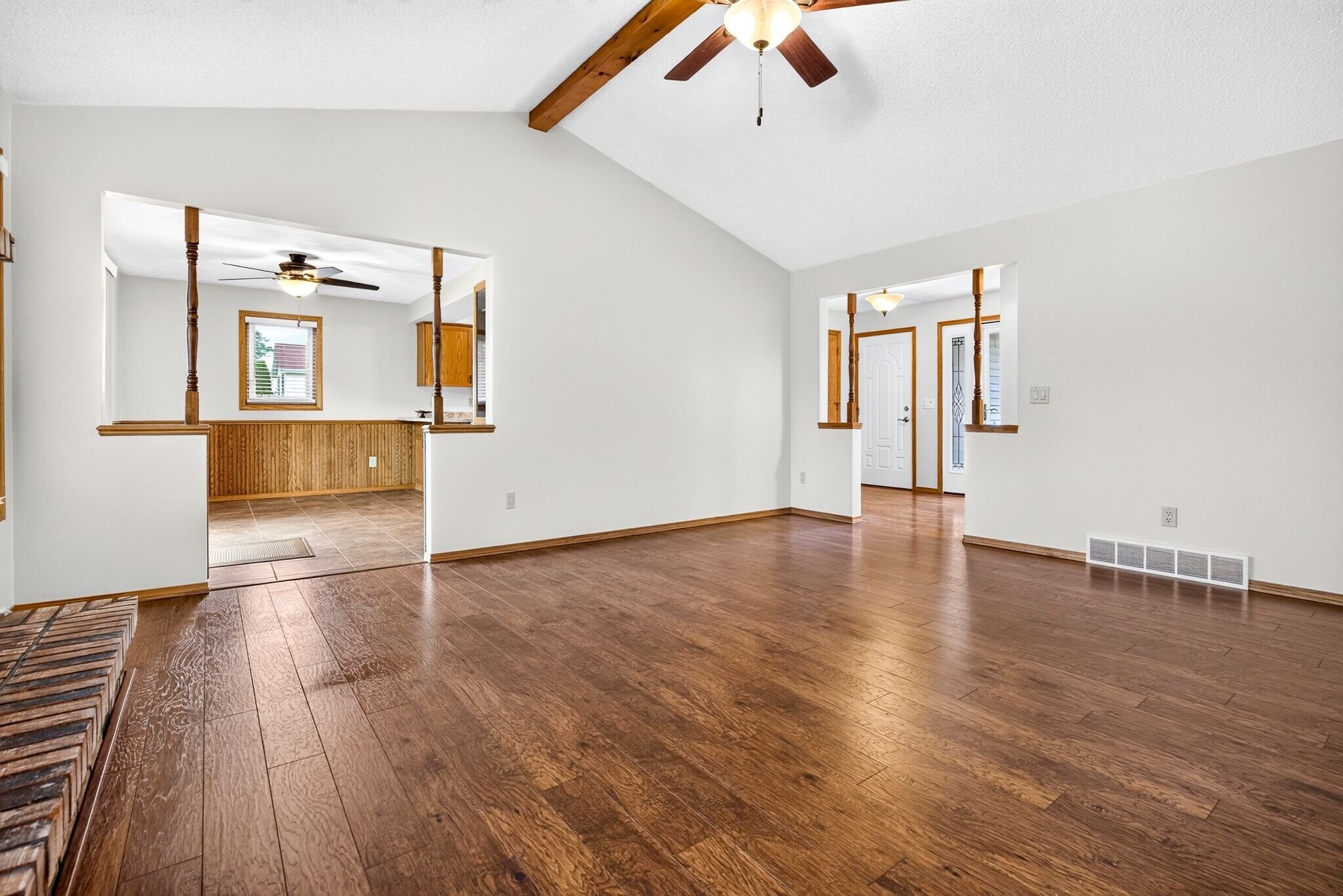 Building Photo - 3033 W Hiawatha Dr