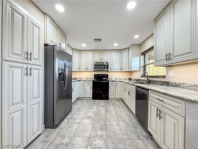 Building Photo - 2115 St Croix Ave