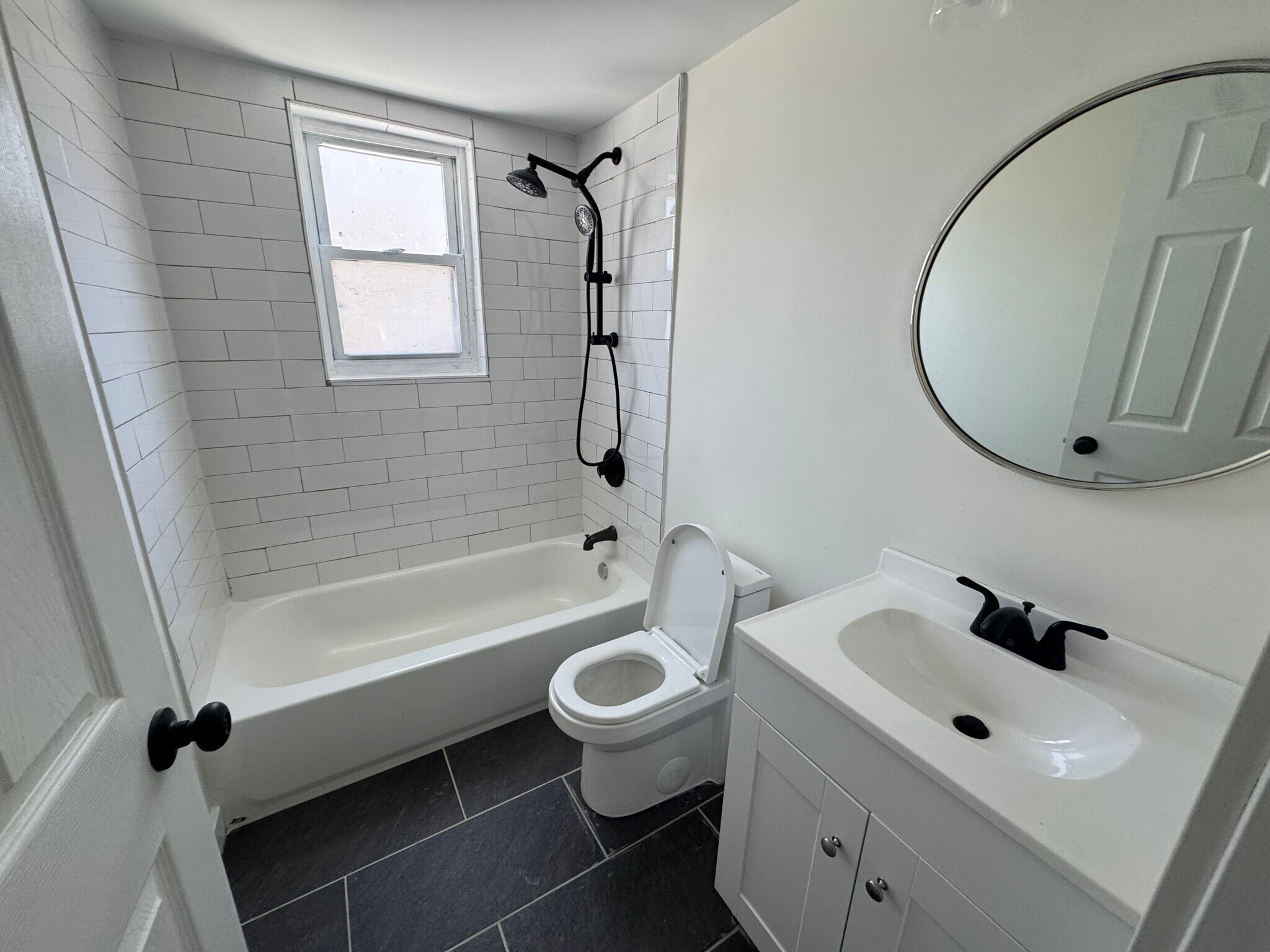 Building Photo - 16 Intervine Pl