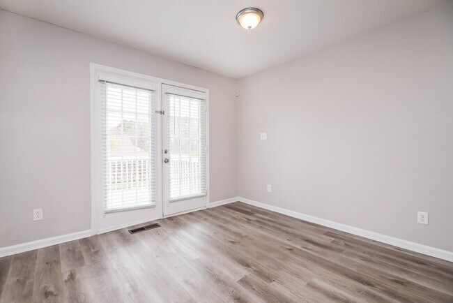 Building Photo - 2213 Maybrook Dr