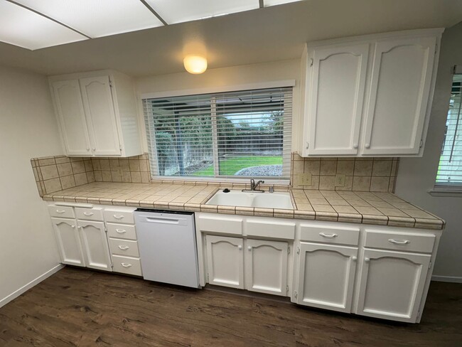 Building Photo - Spacious & Cozy Near Mountain View Elementary Home coming soon!