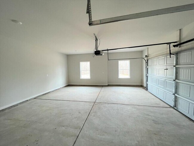 Building Photo - 130 Hawthorn Ln