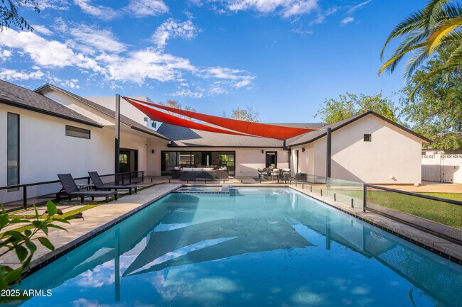 Building Photo - 4421 E Earll Dr