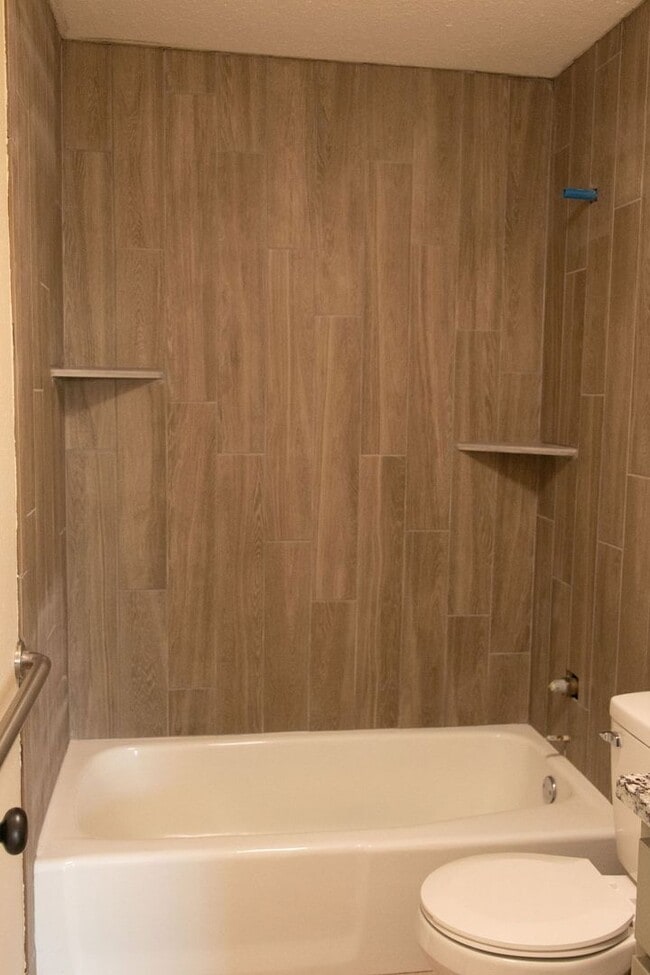 Building Photo - Newly Remodeled 3/2/1 on Wooded Lot