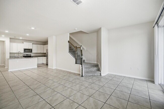 Building Photo - 165 Redbud Rd