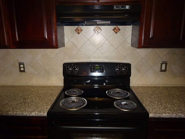 Building Photo - For Lease 1st Floor Unit | 2 Bed, 1 Bath | 860 Sq Ft | Southland Terrace Community |