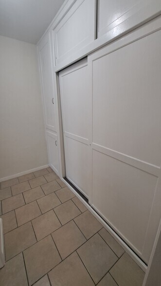Building Photo - 115 E Tamarack Ave