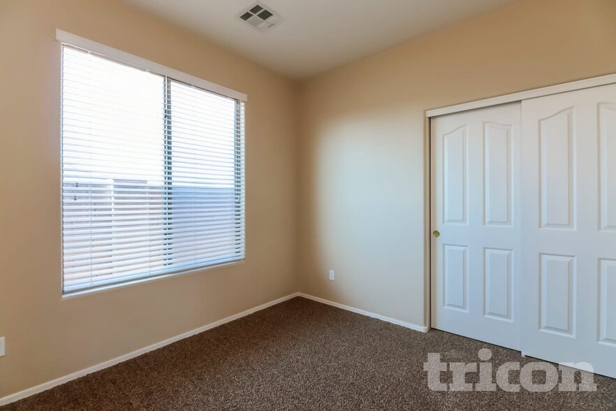 Building Photo - 36497 W Barcelona Ln