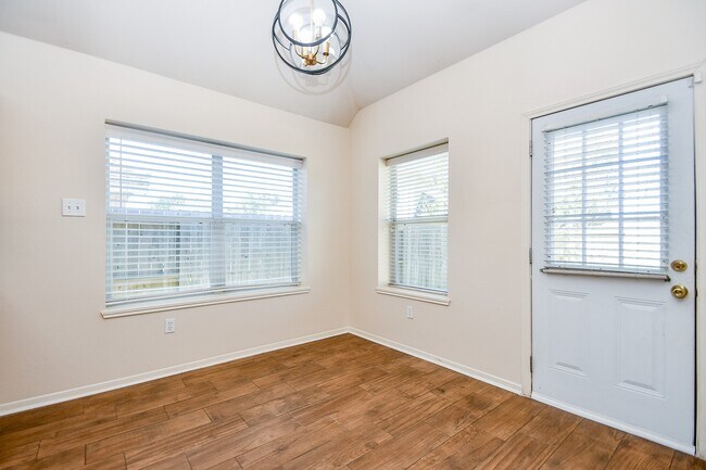 Building Photo - 1310 Lake Edinburg Ct