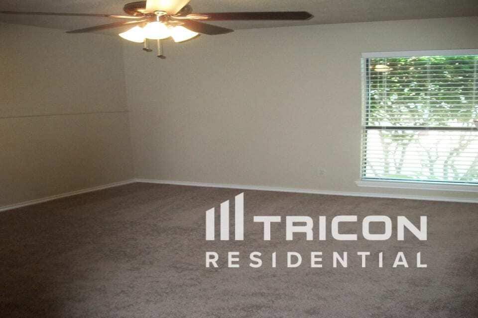 Building Photo - 9215 Sophora Dr