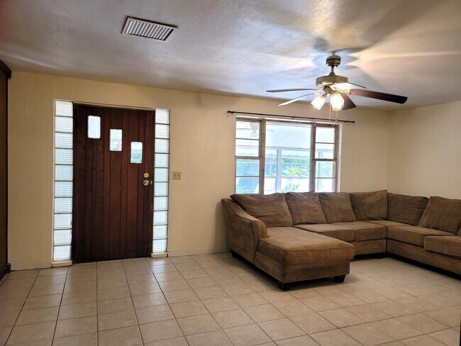 Building Photo - 4362 W Midway Rd