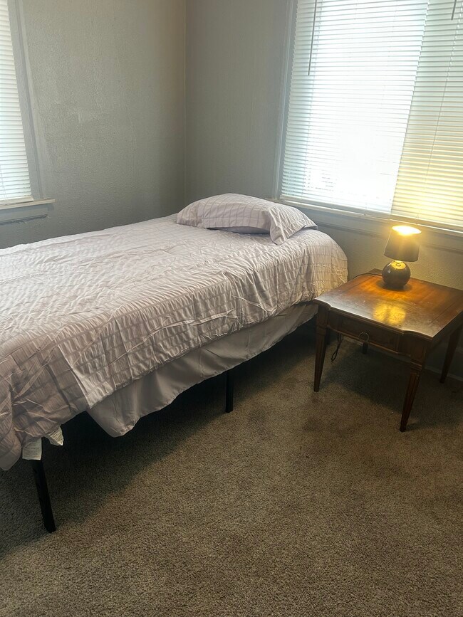 Building Photo - WHITFIELD FLR 1