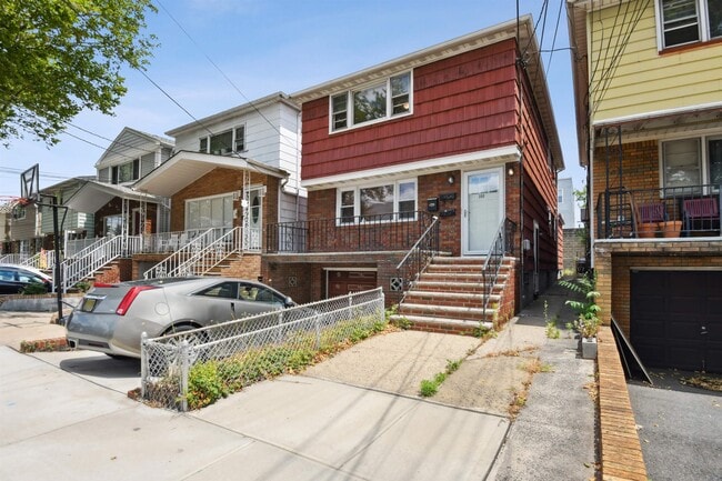 Building Photo - 350 Cator Ave