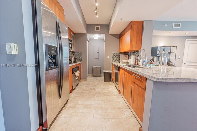 Building Photo - 335 S Biscayne Blvd