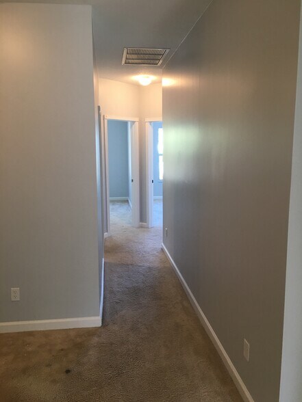 Building Photo - 2543 Creekside Dr