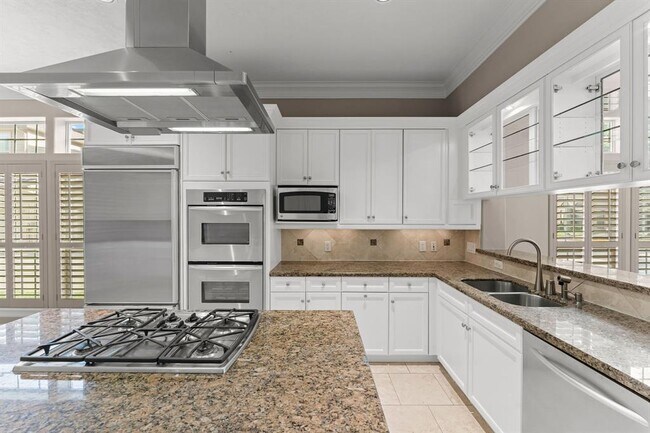 Building Photo - 1038 Memorial Village Dr