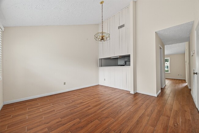 Building Photo - 10913 Bexley Dr