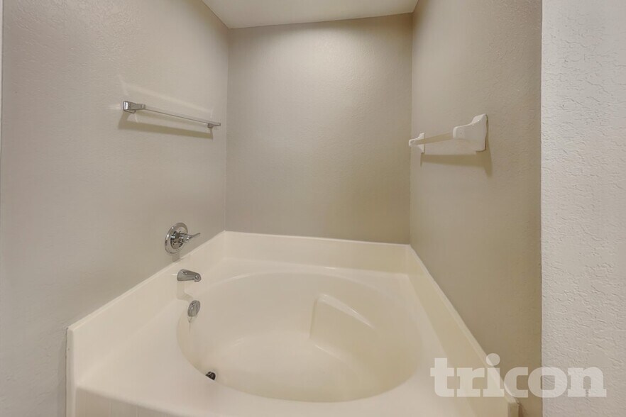 Building Photo - 8 Matricaria Ct