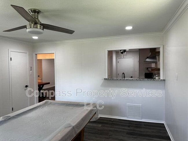 Building Photo - 201 Waters St