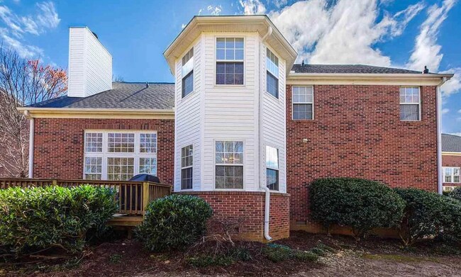 Building Photo - Beautiful and Spacious