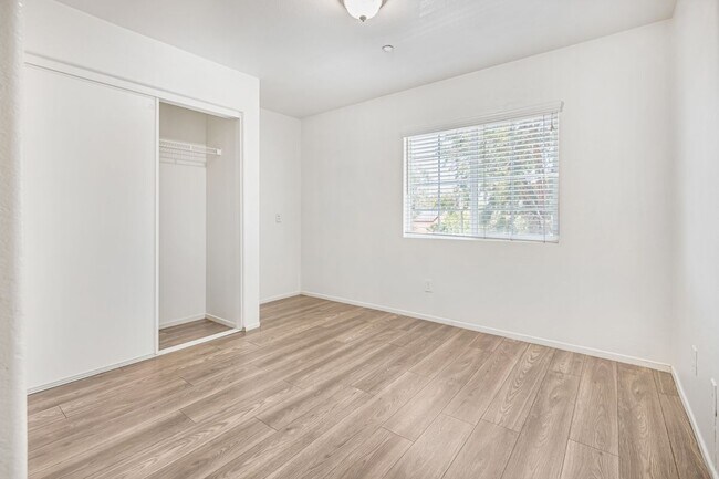 Building Photo - 25892 Iris Ave