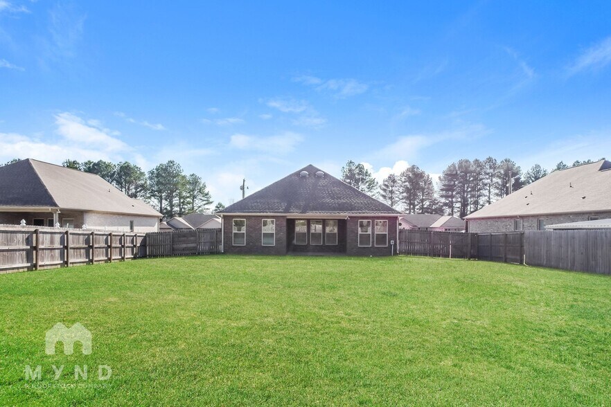 Building Photo - 27571 Carrington Ct