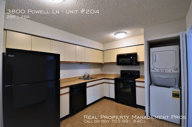 Building Photo - Spacious Condo in Peaceful Lakeside Plaza!