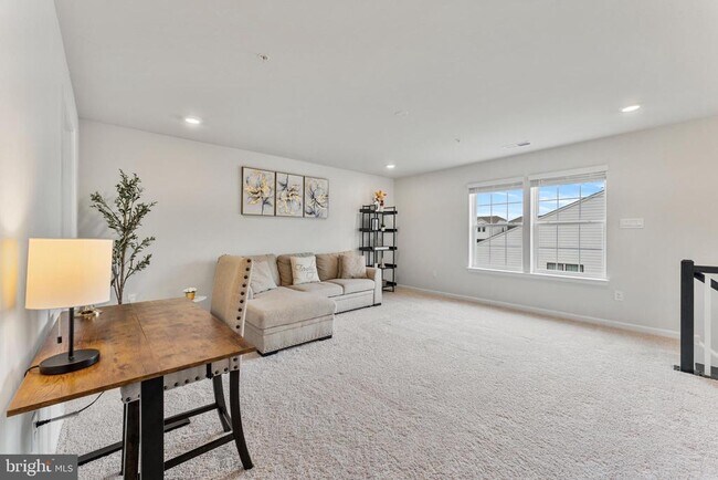 Building Photo - 493 Ensemble Wy