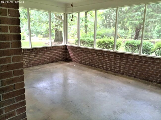 Building Photo - 1431 Chambers Rd