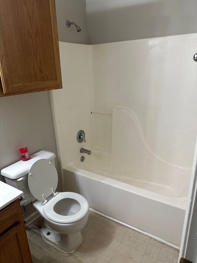 Building Photo - Move-in Ready!  3-Bed, 2-Bath Home in Bent...
