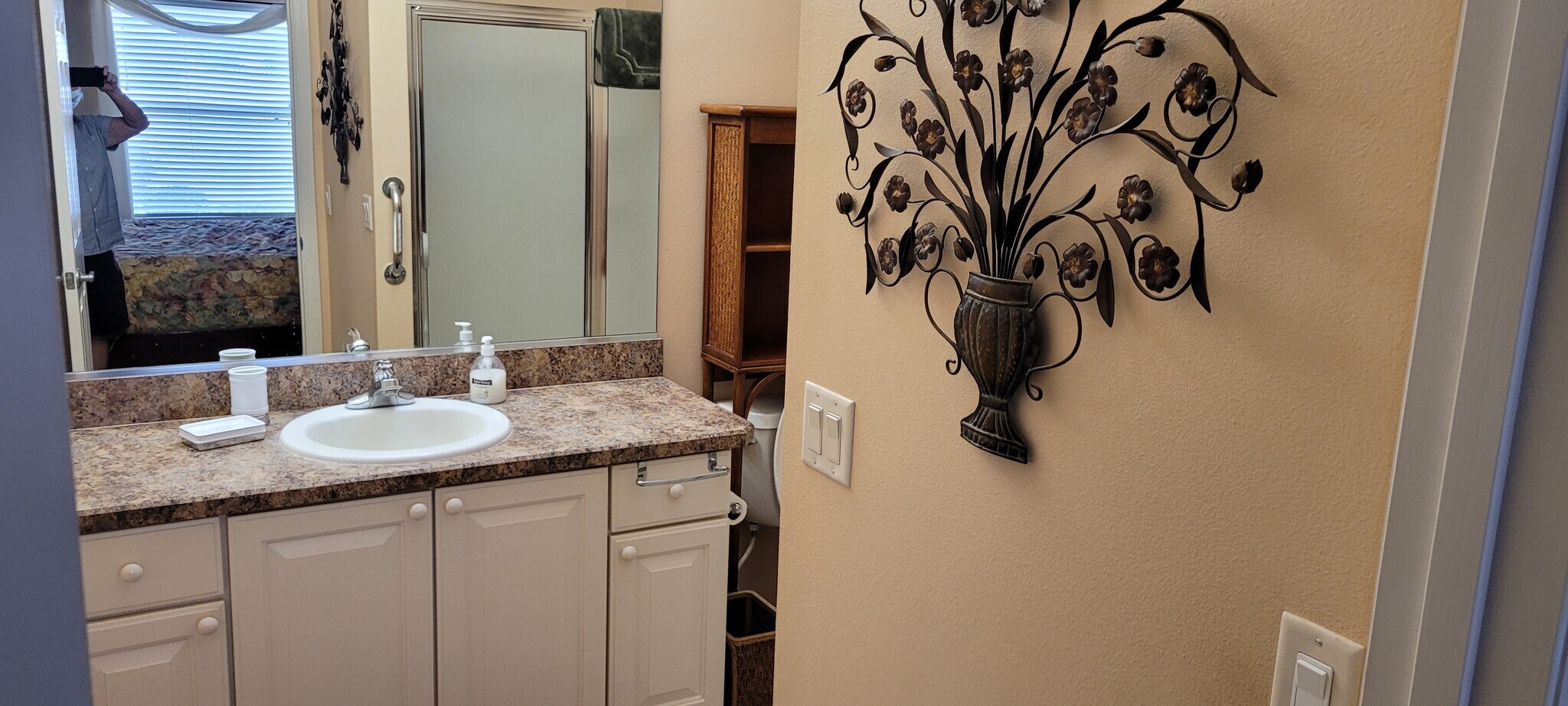 Master Bath - 725 Rosella Pl