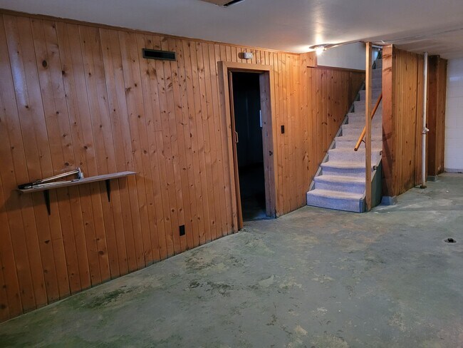 Basement - 128 E 17th St N