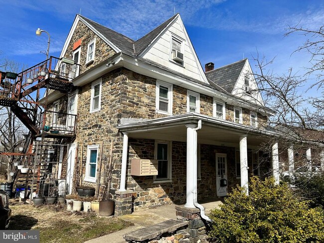 Primary Photo - 360 W Paletown Rd