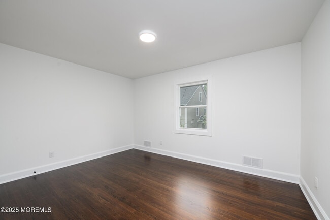 Building Photo - 2037 Westfield Ave