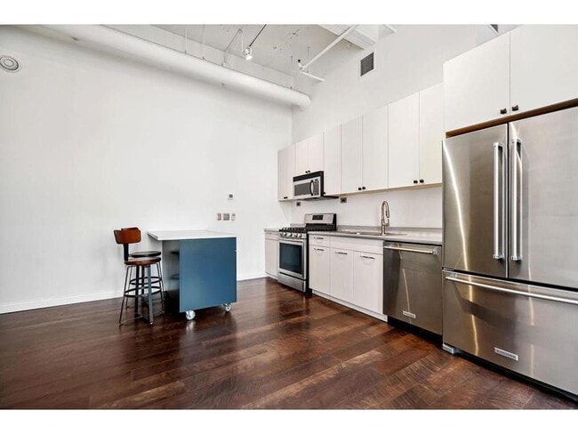 Building Photo - 700 N Washington Ave