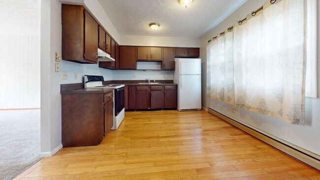 Building Photo - 644-646-646 Sequoia Ln